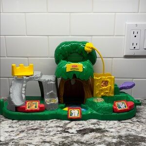 2001 Fisher Price Zoo Exhibit